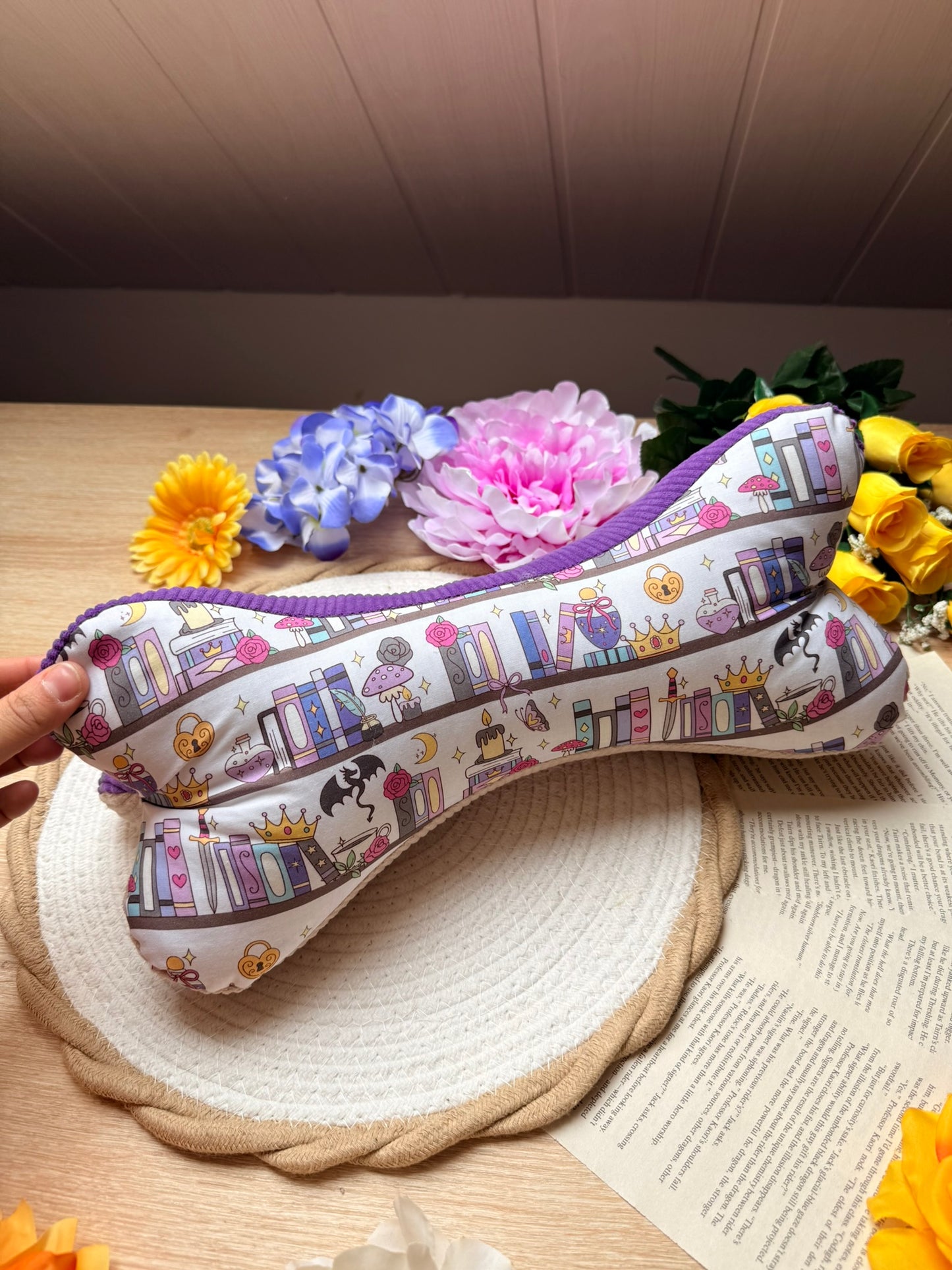 Coussin de Lecture - Fantasy sur étagère